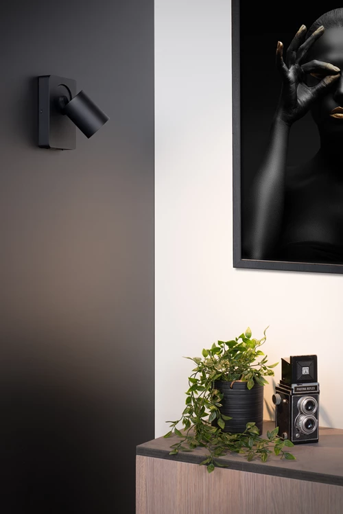 Lucide NIGEL - Bedside lamp / Wall light - LED Dim to warm - CCT - GU10 (MR16) - 1x5W 2200K/3000K - With USB charging point - Black - atmosphere 1